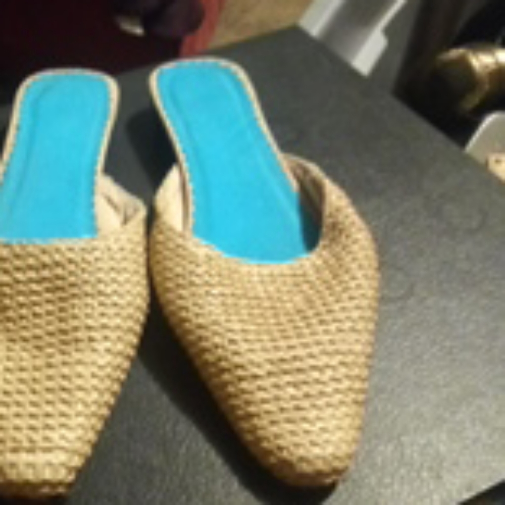 Straw shoes